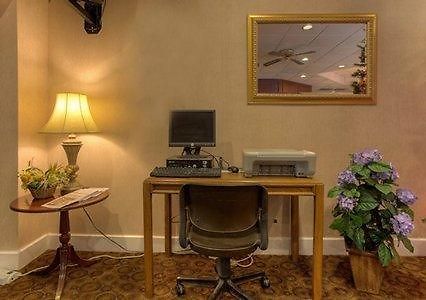 Econo Lodge Inn & Suites Lumberton Business photo