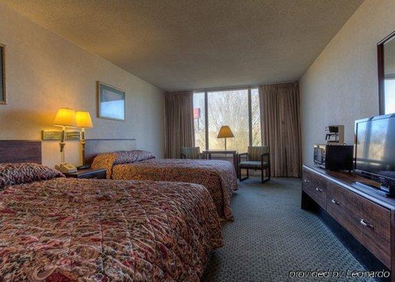 Econo Lodge Inn & Suites Lumberton Room photo