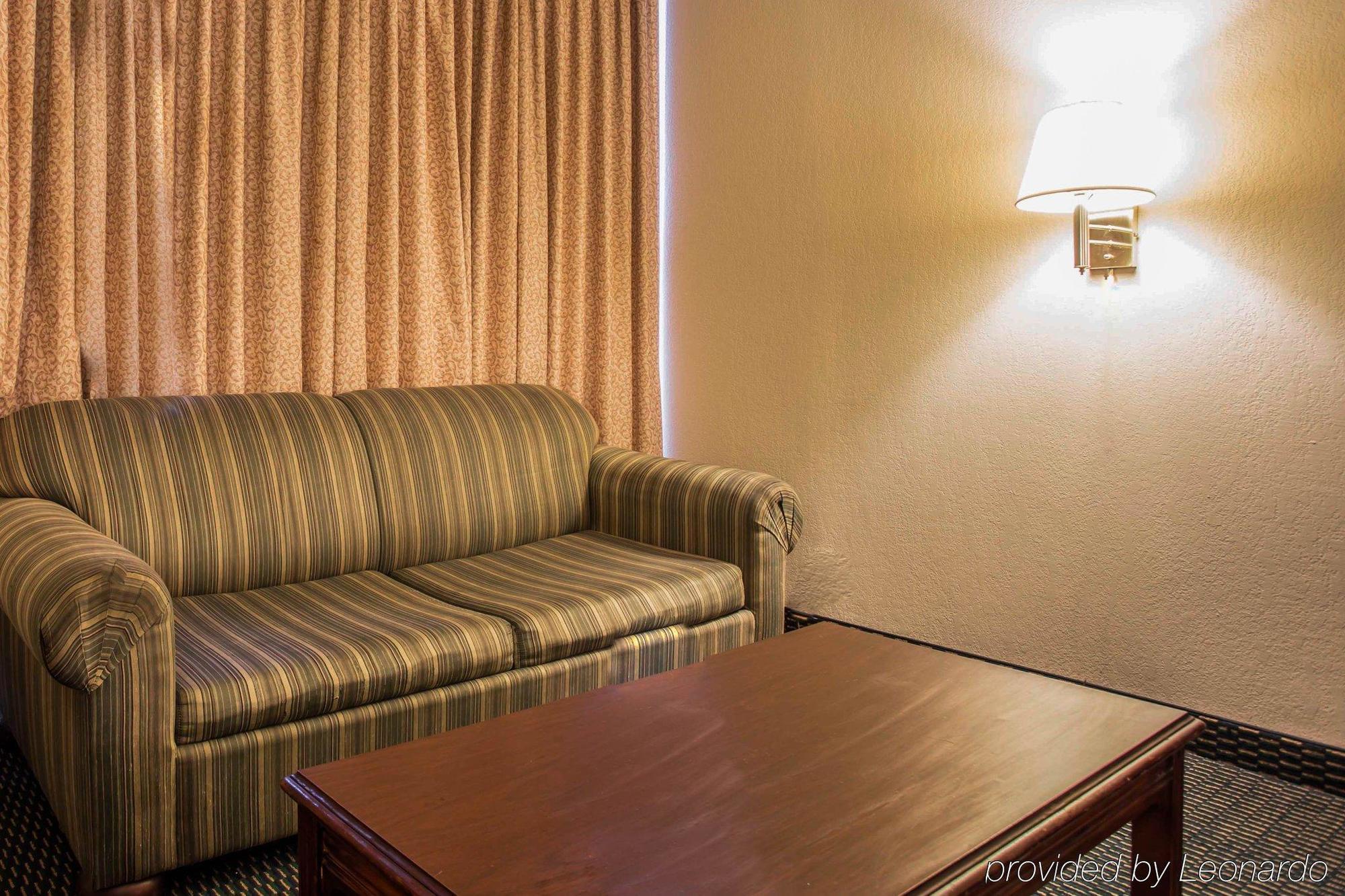 Econo Lodge Inn & Suites Lumberton Exterior photo