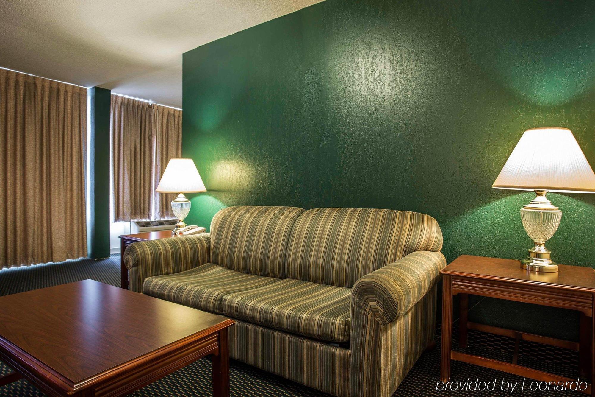 Econo Lodge Inn & Suites Lumberton Exterior photo